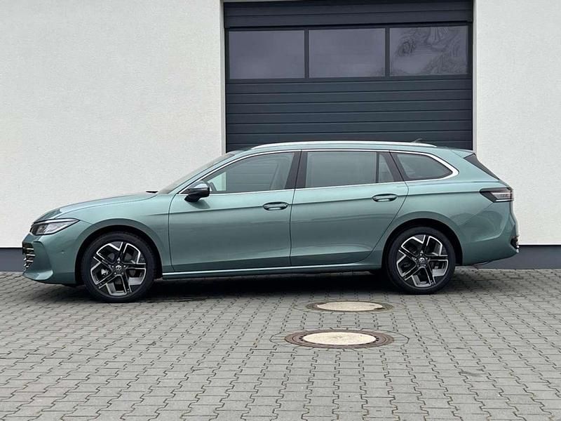 Neu VW Passat Business 150 PS (110 kW) 2025 Metallic gegen aufpreis Kombi