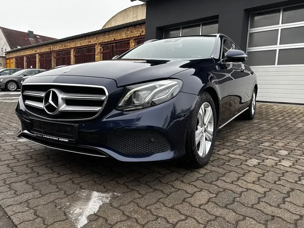 Gebraucht Mercedes E220 194 PS (142 kW) 2016 Blau Limousine