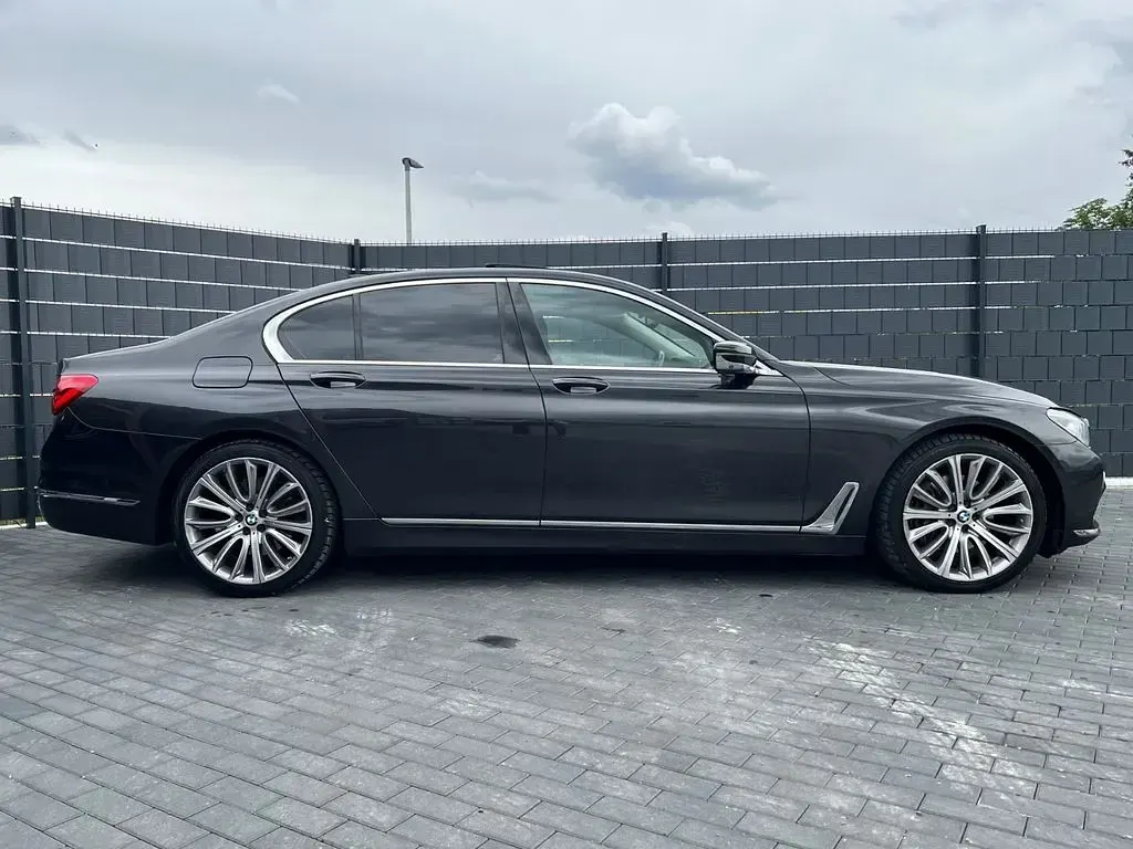 Gebraucht BMW 740 320 PS (235 kW) 2016 Grau Limousine
