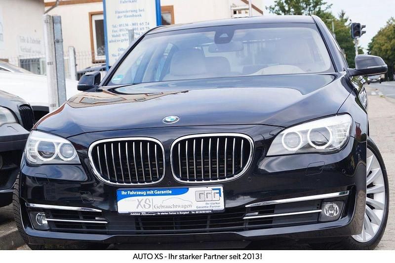 Schwarz Gebraucht 2013 BMW 750 Sport Line Limousine | 22.990 € (Fairer Preis) - Bild 1/4