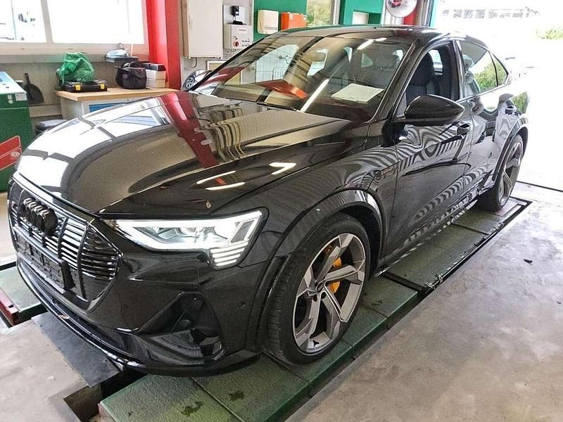 Gebraucht Audi e-tron 369 kW (503 PS) 2022 Mythosschwarz metallic SUV