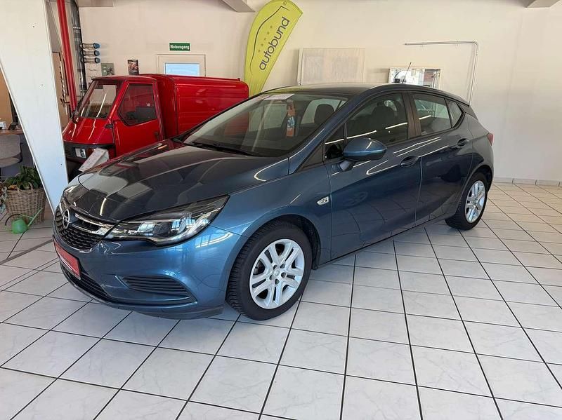 Gebraucht Opel Astra Edition 105 PS (77 kW) 2017 Deep sky Kleinwagen