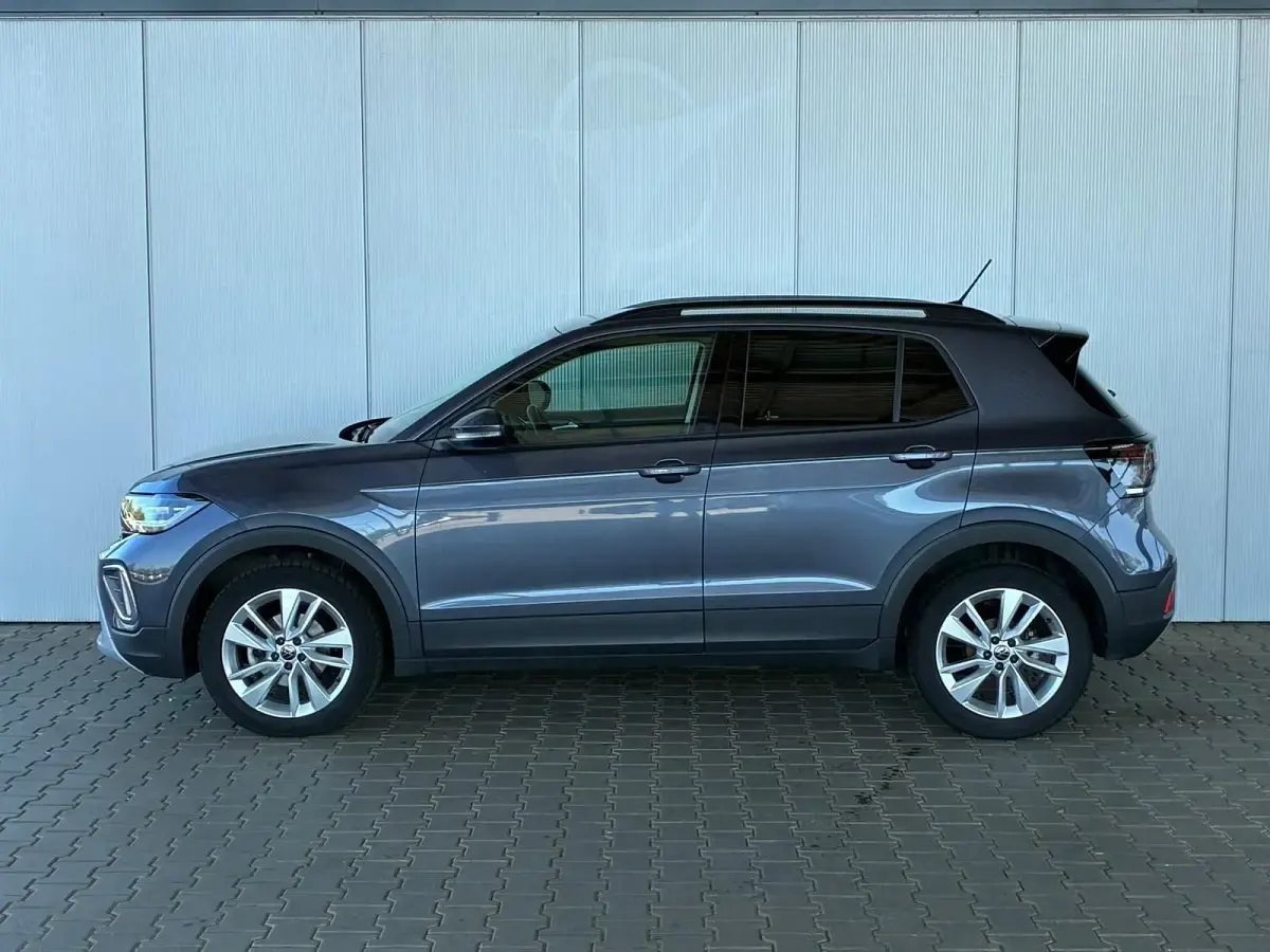 Gebraucht VW T-Cross Life 116 PS (85 kW) 2025 Grau (rauchgrau metallic) SUV