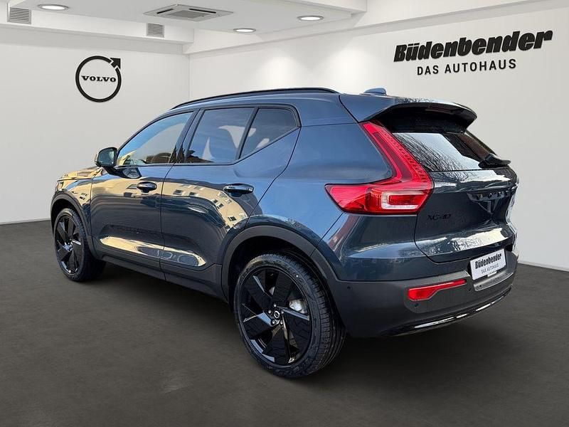 Neu Volvo XC40 Plus 197 PS (144 kW) 2026 Blau SUV