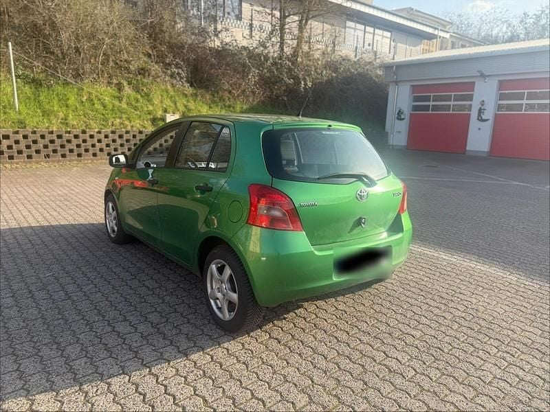 Gebraucht Toyota Yaris 70 PS (51 kW) 2007 Grün Kleinwagen