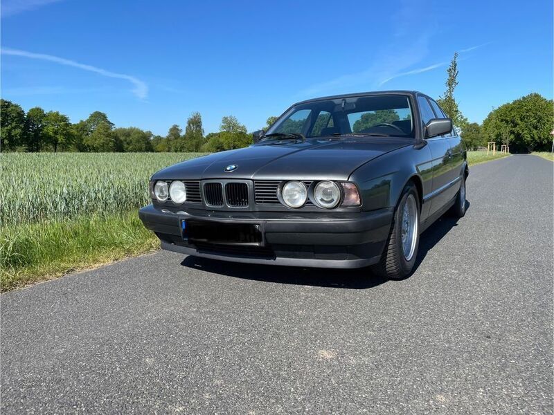 Grau Gebraucht 1989 BMW 520 Limousine | 4.700 € - Bild 1/4