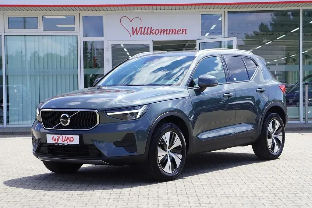 Neu Volvo XC40 Core 163 PS (119 kW) 2026 Forestlakemet. SUV