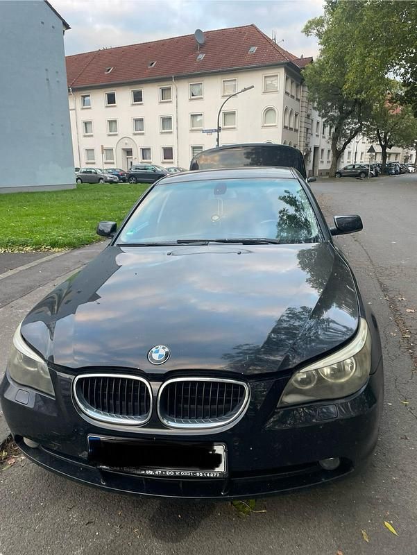 Schwarz Gebraucht 2004 BMW 520 Limousine | 2.200 € (Guter Preis) - Bild 1/4