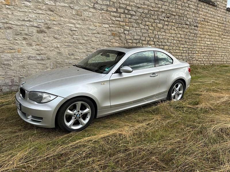 Silber Gebraucht 2008 BMW 123 Coupé Coupé | 6.750 € (Fairer Preis) - Bild 1/4