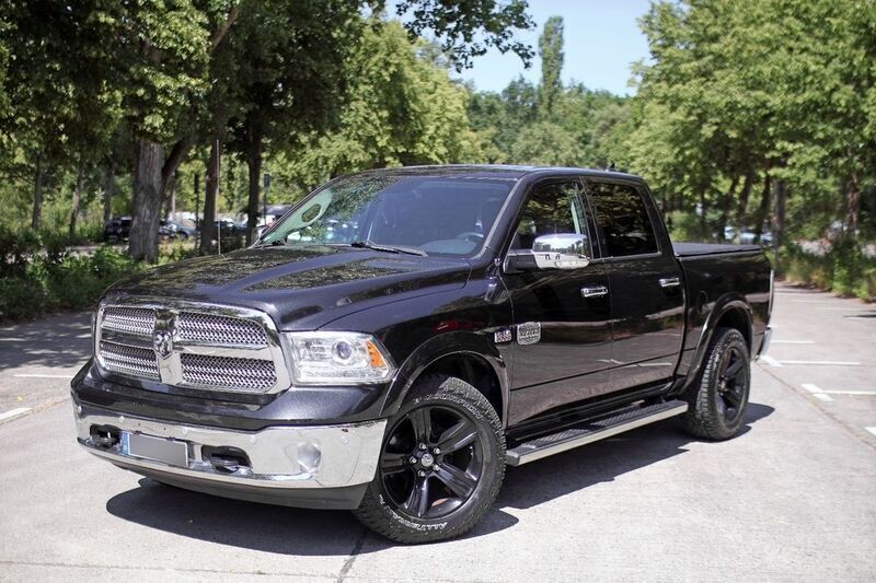 Schwarz Gebraucht 2016 Dodge Ram Abholung | 33.500 € (Guter Preis) - Bild 1/4