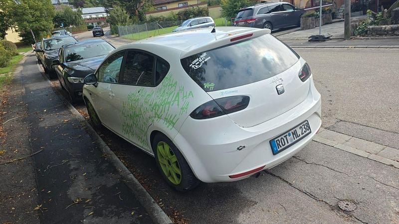 Weiß Gebraucht 2011 Seat Leon Copa Limousine | 3.000 € (Guter Preis) - Bild 1/2