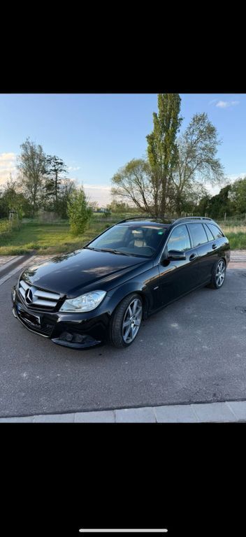 Schwarz Gebraucht 2011 Mercedes C180 Limousine | 6.490 € (Fairer Preis) - Bild 1/4