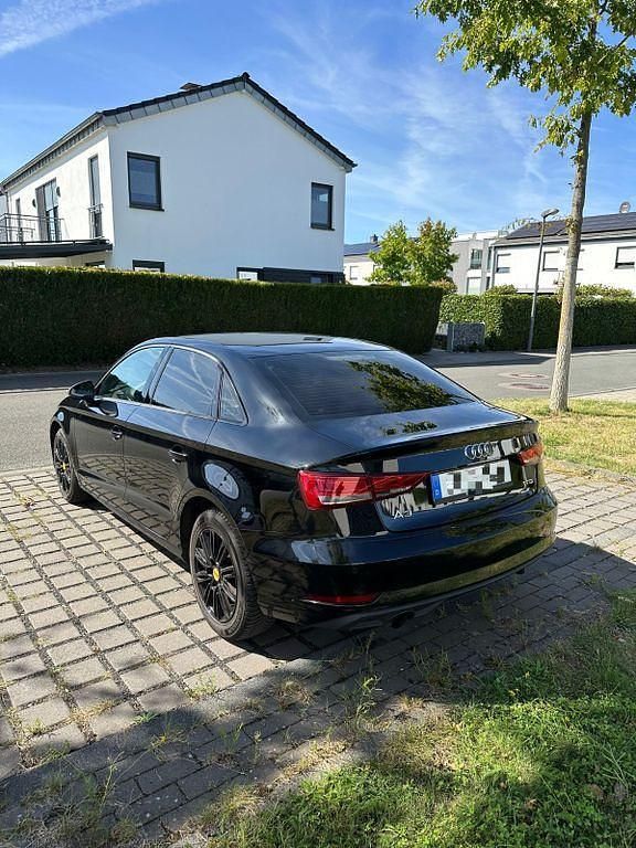 Schwarz Gebraucht 2018 Audi A3 Comfort Limousine | 13.999 € (Guter Preis) - Bild 1/4