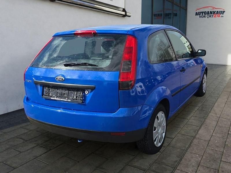 Gebraucht Ford Fiesta Ambiente 60 PS (44 kW) 2003 Azorenblau Kleinwagen