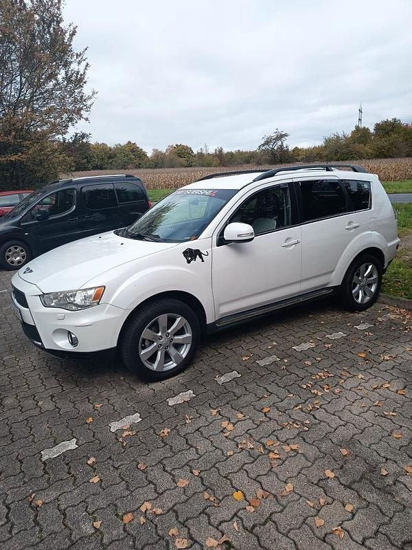 Weiß Gebraucht 2011 Mitsubishi Outlander Motion SUV | 6.999 € (Fairer Preis) - Bild 1/4