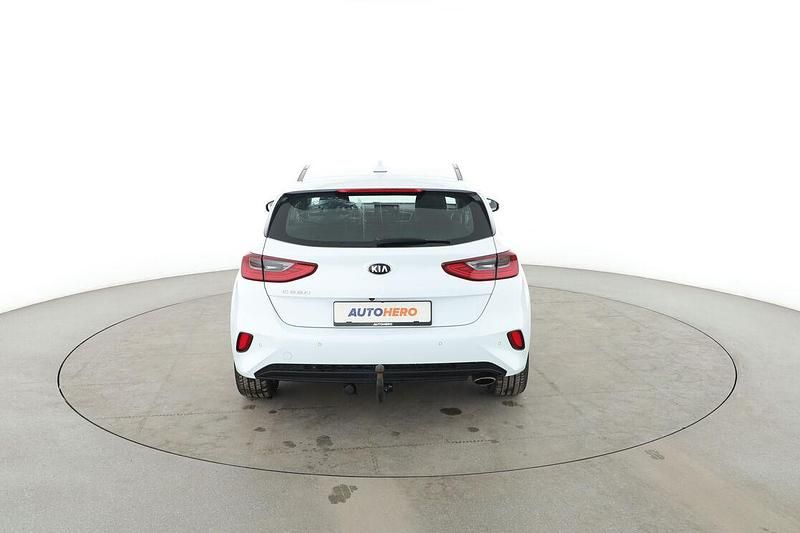 Gebraucht Kia Ceed Spirit 140 PS (102 kW) 2019 Weiß Kleinwagen