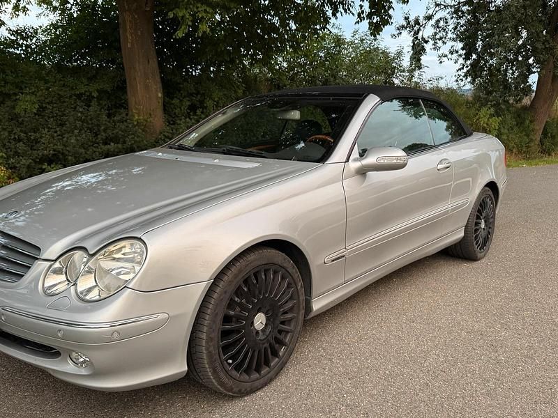 Silber Gebraucht 2003 Mercedes R320 Van / Kleinbus | 12.590 € - Bild 1/4
