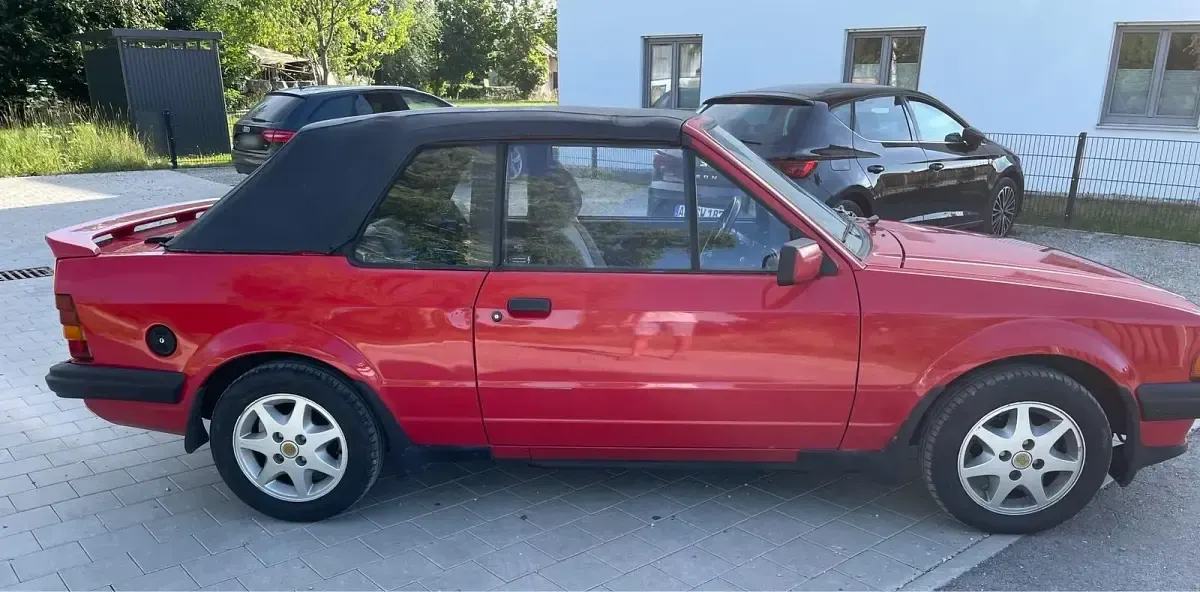 Gebraucht Ford Escort Cabriolet 105 PS (77 kW) 1985 Rot Cabrio