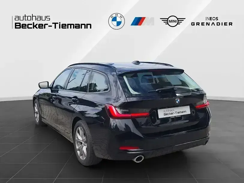 Gebraucht BMW 320 Sport Line 190 PS (139 kW) 2023 Saphirschwarz Kombi