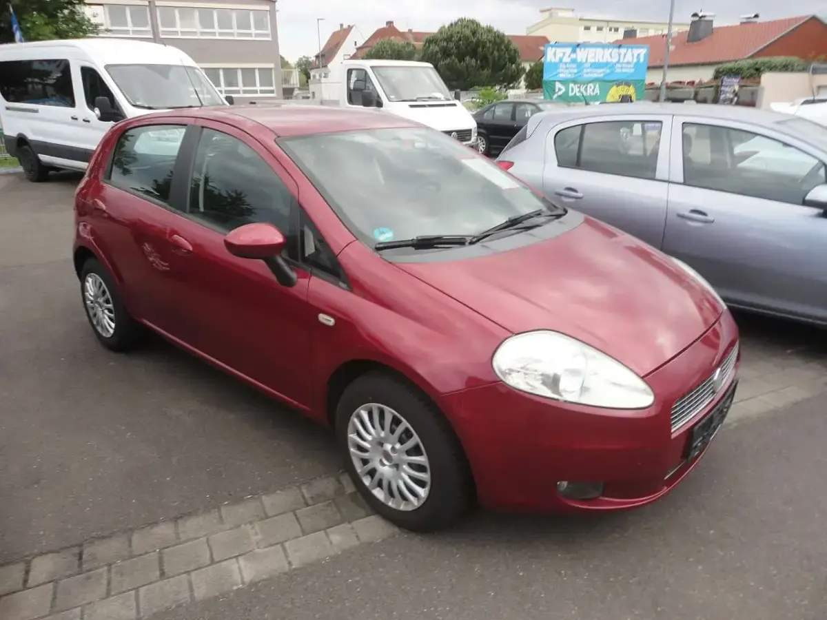 Gebraucht Fiat Grande Punto Dynamic 95 PS (69 kW) 2009 Amarantrot Kleinwagen