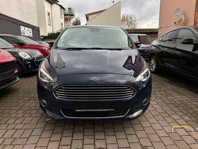 Gebraucht Ford S-MAX Titanium 241 PS (177 kW) 2018 Blau Van / Kleinbus