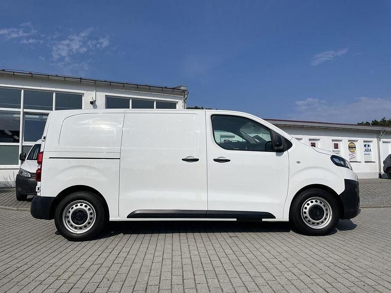 Second-hand Citroën Jumpy 95 CP (69 kW) 2019 Alb Monovolum