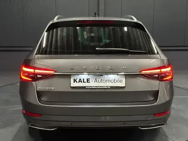 Gebraucht Skoda Superb LAURIN & KLEMENT 200 PS (147 kW) 2022 Grau Limousine
