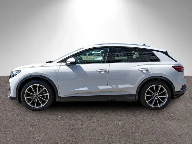 Gebraucht Audi Q4 e-tron S-Line 194 kW (265 PS) 2023 Gletscherweiß metallic SUV