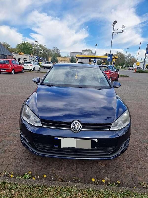 Blau Gebraucht 2014 VW Golf VII Trendline Kleinwagen | 6.900 € (Fairer Preis) - Bild 1/4