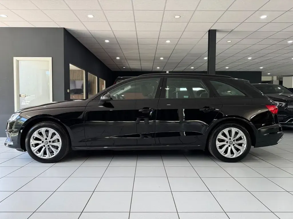Second-hand Audi A4 Advanced 190 CP (139 kW) 2020 Negru Break