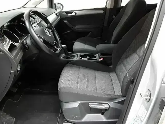 Gebraucht VW Touran Comfortline 150 PS (110 kW) 2021 Silber Van / Kleinbus