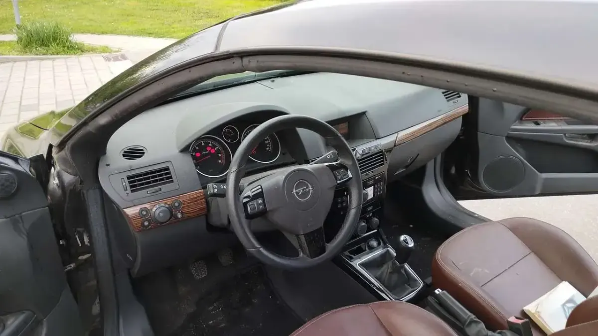 Gebraucht Opel Astra Cosmo 140 PS (102 kW) 2008 Schwarz Cabrio
