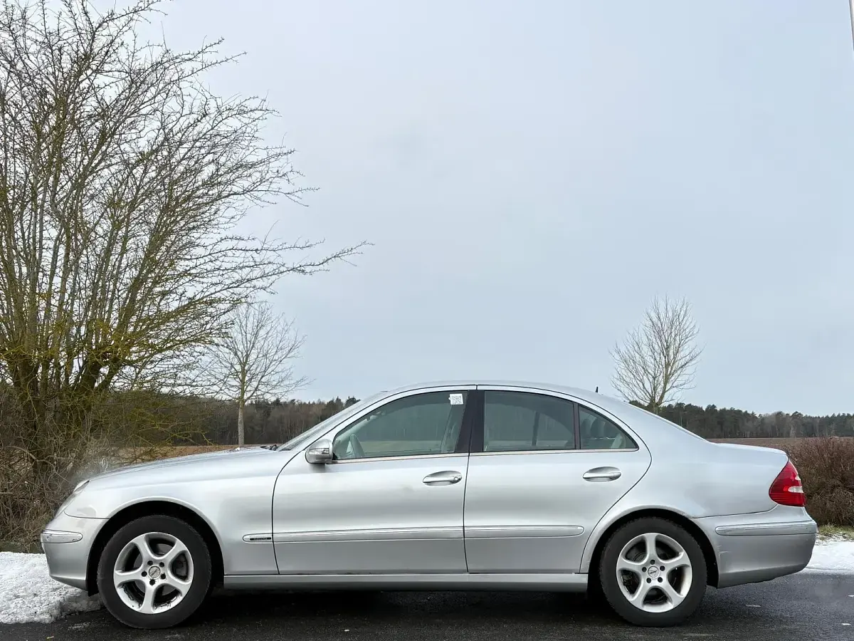 Gebraucht Mercedes E240 Elegance 177 PS (130 kW) 2002 Silber Limousine