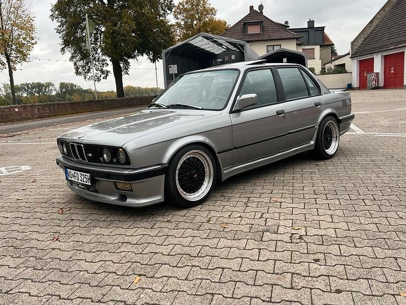 Silber Gebraucht 1986 BMW 325 Limousine | 27.500 € - Bild 1/4
