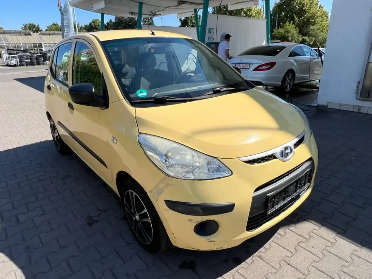 Gebraucht Hyundai i10 77 PS (56 kW) 2010 Gelb Kleinwagen