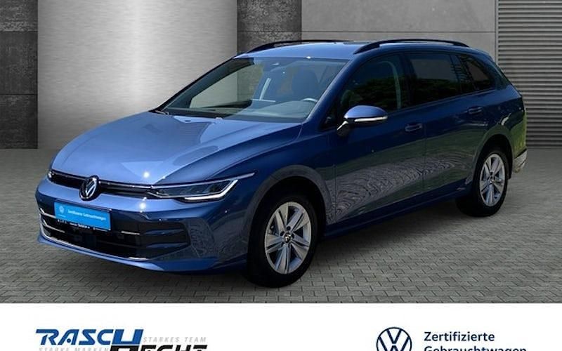 Blau Gebraucht 2024 VW Golf VIII Life Kombi | 27.280 € (Fairer Preis) - Bild 1/4
