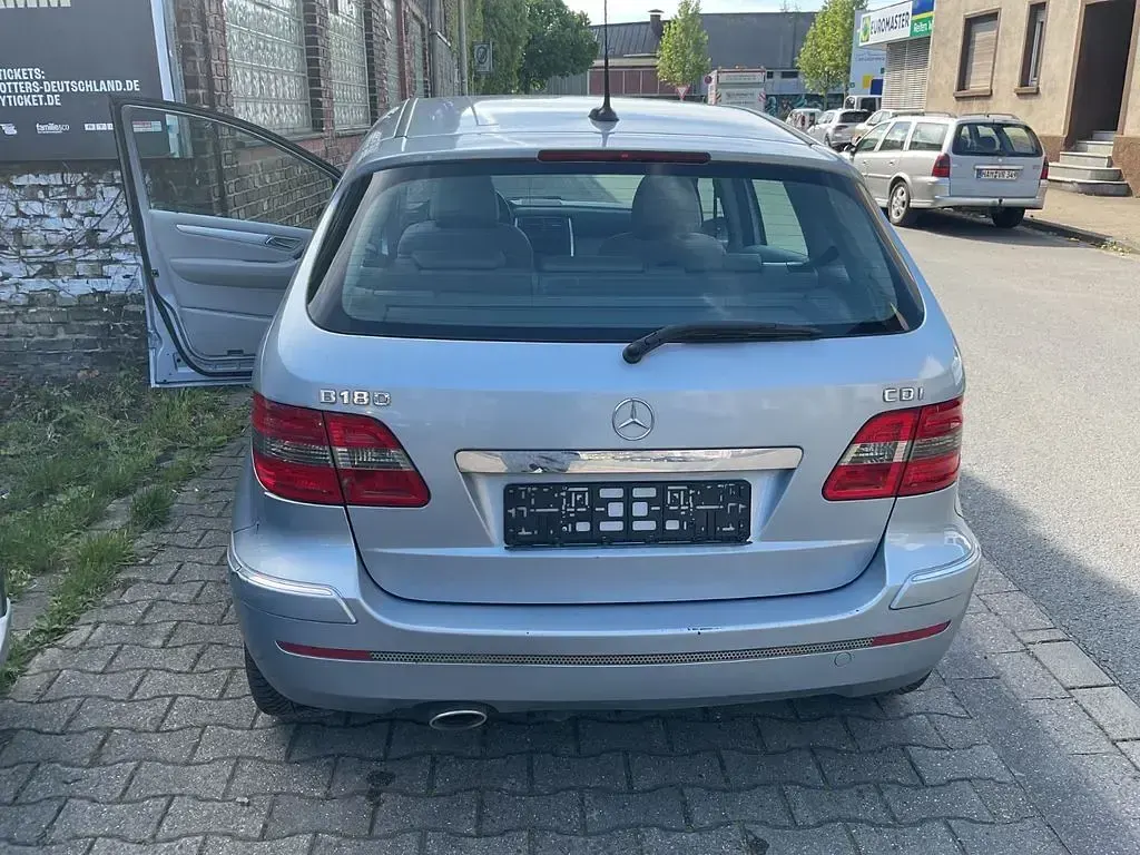 Gebraucht Mercedes B180 109 PS (80 kW) 2007 Grau Van / Kleinbus
