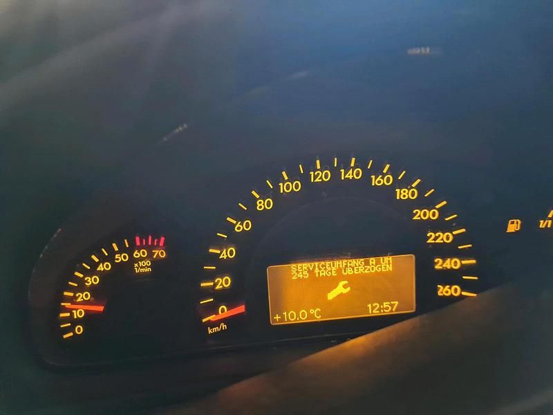 Gebraucht Mercedes C180 142 PS (104 kW) 2003 Silber Limousine