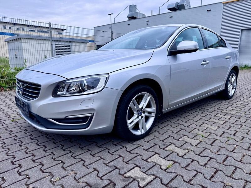 Silber Gebraucht 2015 Volvo S60 Summum Limousine | 17.480 € (Fairer Preis) - Bild 1/4