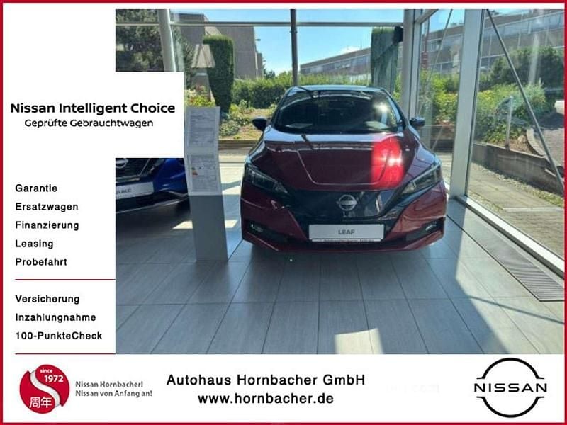 Red pm/ black p Gebraucht 2024 Nissan Leaf N-Connecta Kleinwagen | 27.990 € (Fairer Preis) - Bild 1/4