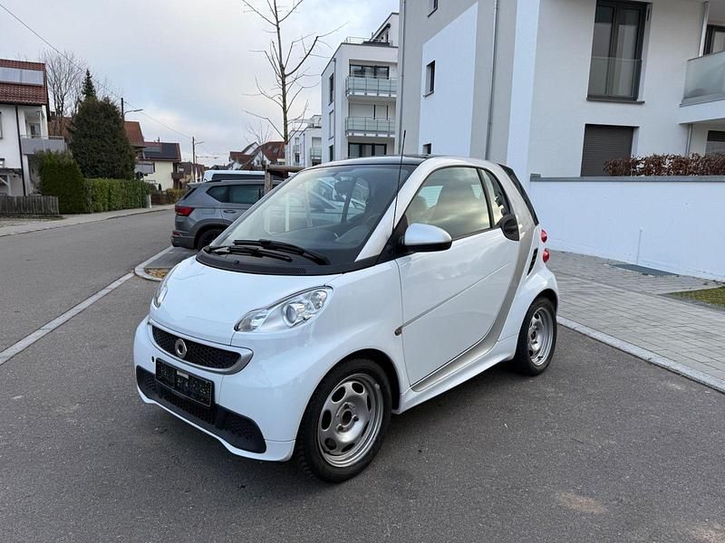 Weiß Gebraucht 2013 Smart ForTwo Coupé Passion Kleinwagen | 5.700 € (Fairer Preis) - Bild 1/4