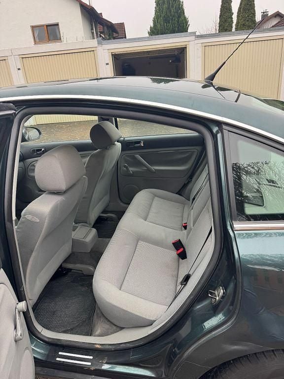 Gebraucht VW Passat Basis 116 PS (85 kW) 2004 Grün Limousine