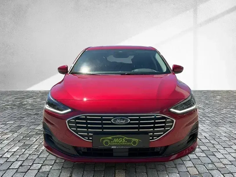 Gebraucht Ford Focus Titanium 155 PS (114 kW) 2025 Fantastic red metallic Limousine
