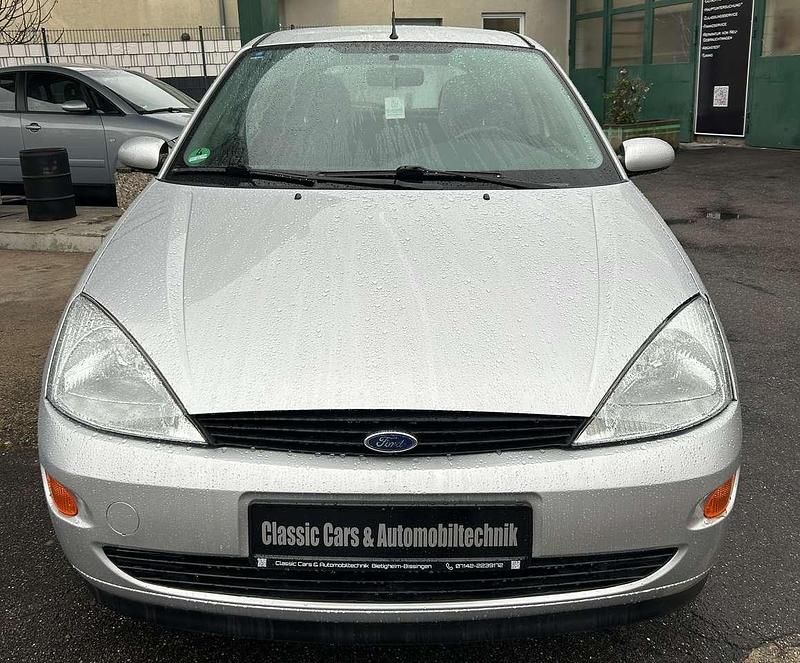 Gebraucht Ford Focus 101 PS (74 kW) 2001 Silber Limousine