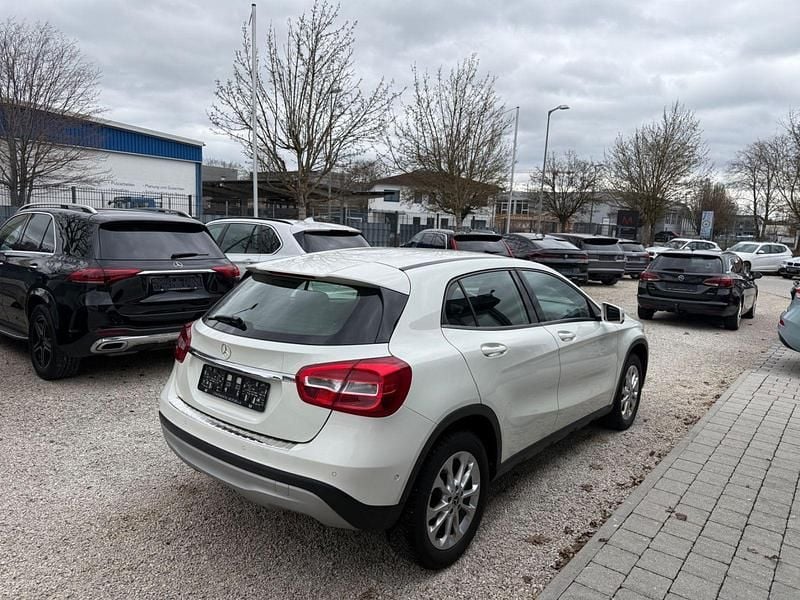 Gebraucht Mercedes GLA200 136 PS (100 kW) 2016 Weiß SUV
