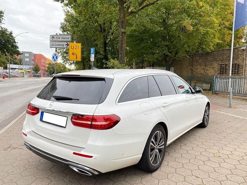 Gebraucht Mercedes E200 Avantgarde 160 PS (117 kW) 2023 Weiß Limousine