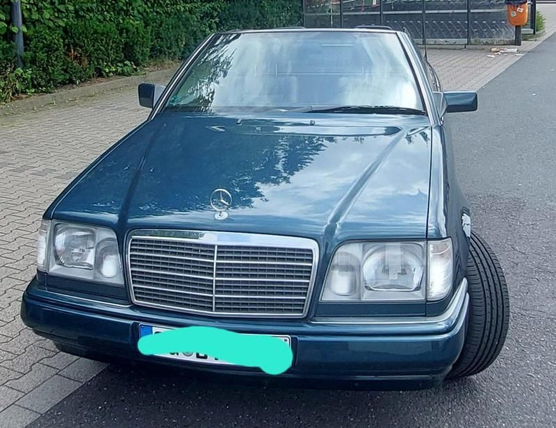 Grün Gebraucht 1997 Mercedes E220 Cabrio | 15.900 € (Superpreis) - Bild 1/4