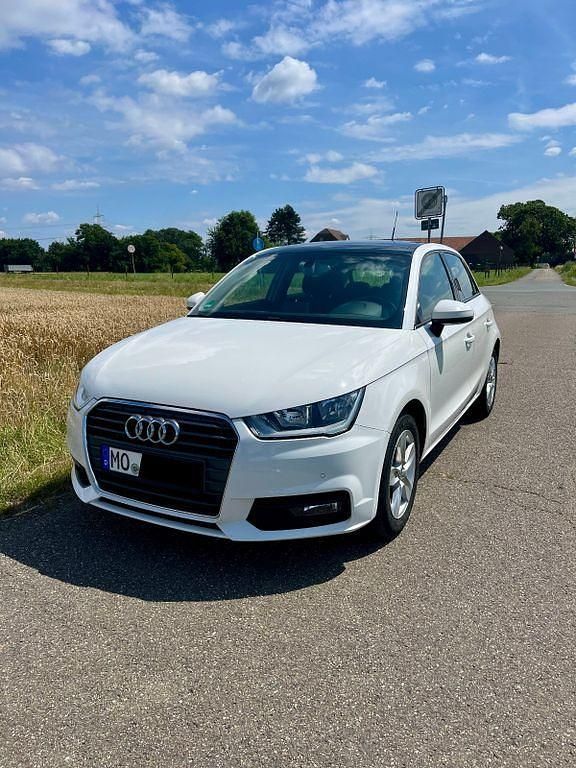 Weiß Gebraucht 2016 Audi A1 Sportback Kleinwagen | 11.900 € (Guter Preis) - Bild 1/4