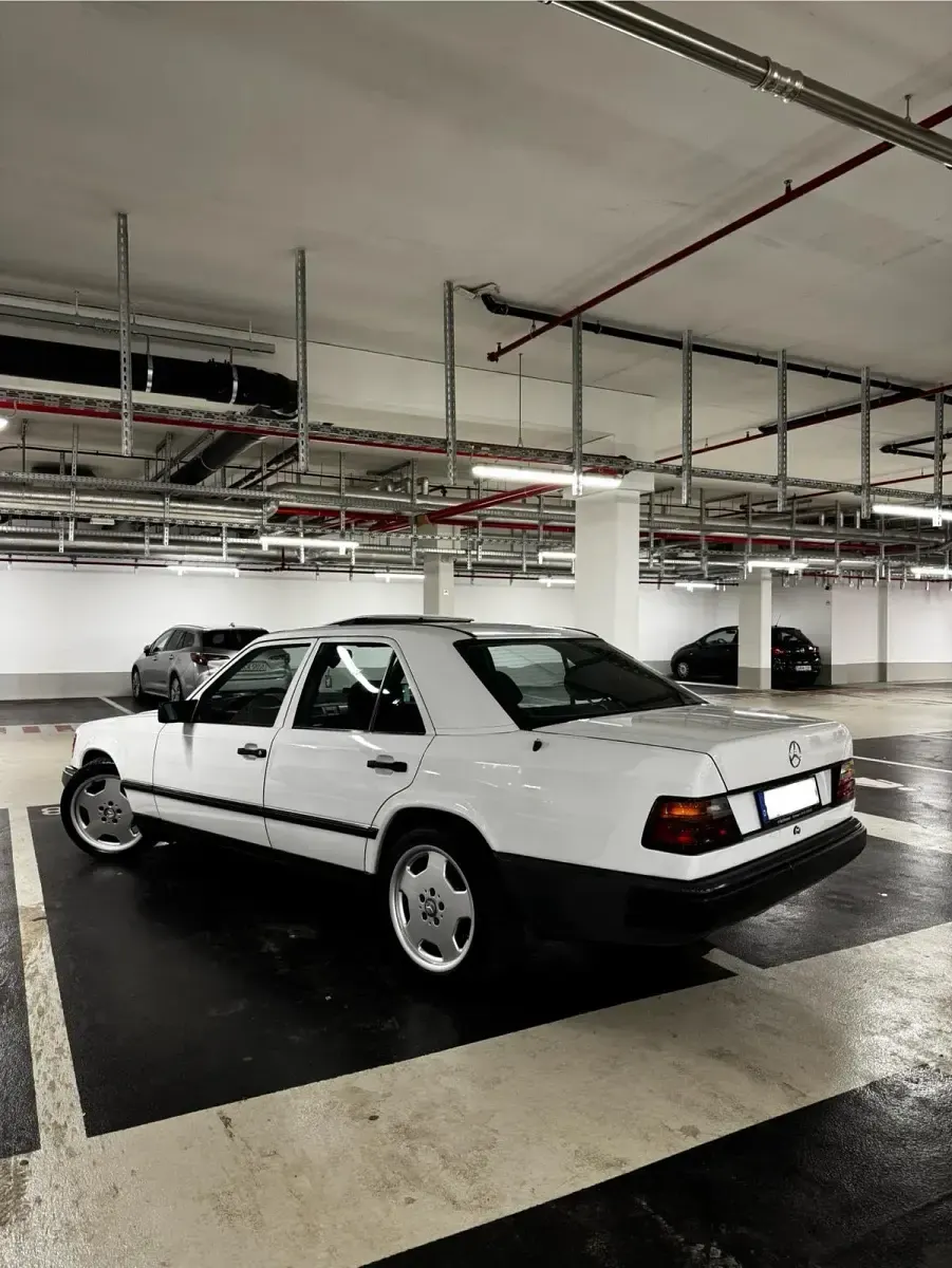 Gebraucht Mercedes E260 160 PS (117 kW) 1988 Weiß Limousine