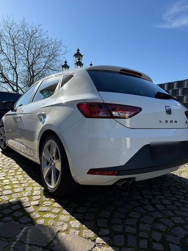 Second-hand Seat Leon FR 184 CP (135 kW) 2014 Negru Berlinǎ